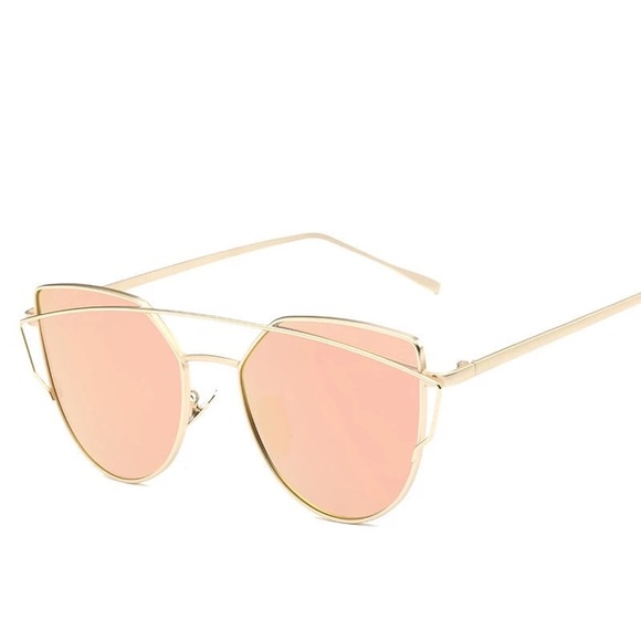 ✨Just in✨Rose Gold Sunglasses - Picture 2 of 3